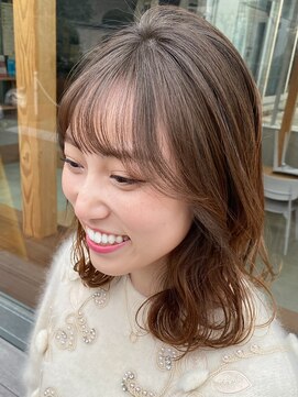 ティア(Tia.) (韓国風/くびれヘア/ミディアムヘア/前髪/サイドバング/小顔)