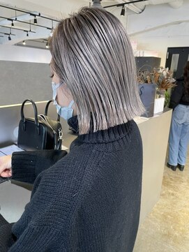 メリー オオサカ(Merly Osaka) ハイトーンのところ多めでダブルカラーに近いバレイヤージュ！