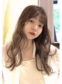 大人かわいい韓国風インナーカラーくびれ外ハネパーマミディアム