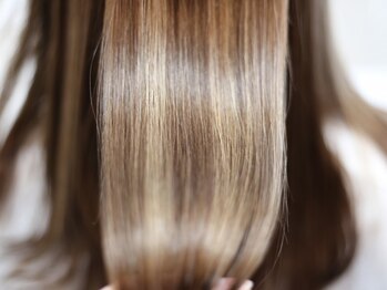 ヘア サロン スヌープ(hair salon SNOOP)の写真/髪の表面だけでなく内側から丁寧にダメージケア◎髪の内部から潤いを閉じ込め、毛先まで艶のある美髪に♪