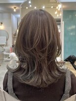 ロミー 本厚木(ROMMY.)&nbsp;本厚木◎上品ミディアムレイヤー◎毛先ワンカールくすみベージュ