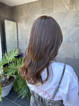 メゾン アヴァロ(Maison Avallo) 大人女子オリーブブラウンカラー