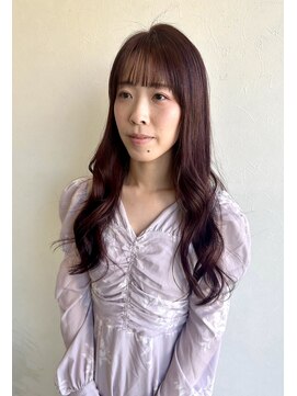 イタクラ 赤道店 (ITAKURA) ピンクバイオレット／ブリーチなしカラー／ロング巻き髪／レッド