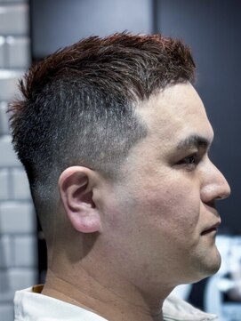 ミドルフェード　バーバー　メンズ