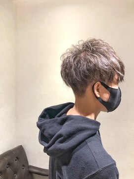 カルテット(Quartett) 【Quartett】ブリーチなし　アッシュシルバー　透明感