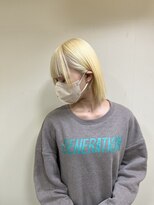 カリーナ(CARINA)&nbsp;ホワイトカラー/ホワイトブロンド