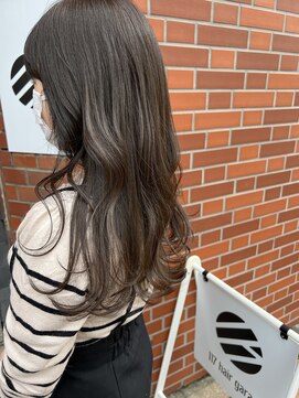 イイナヘアガレージ(117) 【117hairgarage】大人グレージュ_艶髪セミロング