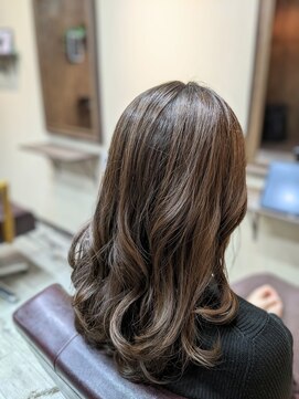 響 セミロング