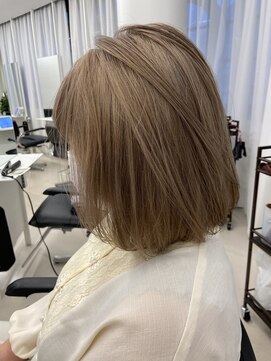 ネウィ 池袋(newi) グレーベージュ