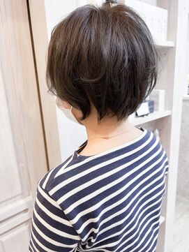 キャアリー(Caary) 福山Caary30代40代小顔補正立体カットショートヘア.ショートボブ