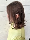 赤味を抑えたアッシュベージュ/レイヤーカット/くびれヘア