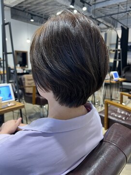 トーン 上大岡(tone.) お手入れ簡単丸みショートボブ