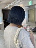 切りっぱなしボブ ブリーチカラー ロイヤルブルー