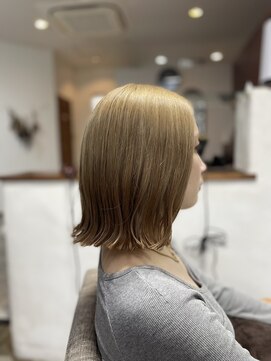 ルーツ(Roots) 切りっぱなしワンレン外ハネ