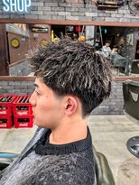 フォーコーナーズカットショップスリーセント 栄(FourCornersCutShop 3/cent)&nbsp;【テーパーフェード×ツイストパーマ】