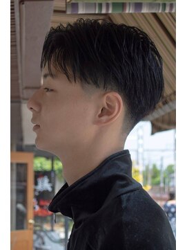ディライトヘア 本山店(DELIGHT HAIR) ウェットセンターパート フェードスタイル