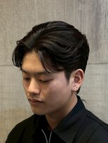 ビンゴ(BINGO) 2521_黒髪フェザーショートツーブロックかきあげセンターパート
