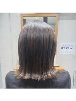 ミッケ バイ ミラーズ(Mikke by Miroirs)&nbsp;伸ばしかけ外はねボブ