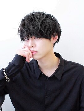 シン(syn) シルエットマッシュ スパイラルパーマ