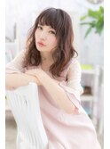 大人かわいいの魔法♪くすみピンク濡れ髪フェミニンセミディ