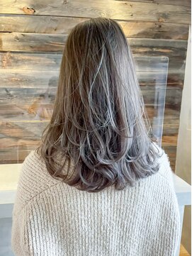 アイティーバイアルバム 下北沢店(IT by ALBUM) ミルクティーレイヤー_アースカラーくびれヘアツートン_ba360842