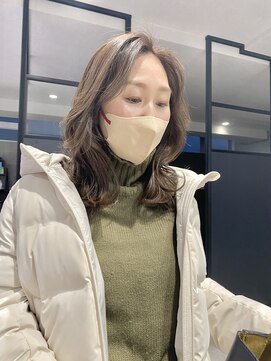 アンダーバーホワイト(_WHITE) くびれヘア×ミディアム