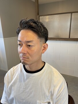 西本整髪 アップバング　スキンフェード