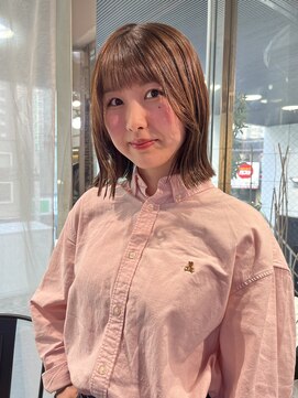 ヘアーアンドメイク ビス(HAIR&MAKE bis) ぷつっと切りっぱなしボブ【多田　華歌】