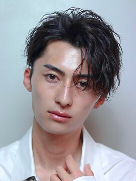 オーシャントーキョー サニー 原宿(OCEAN TOKYO Sunny) ツーブロックセンターパートツイストスパイラルパーマ黒髪