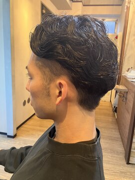 ディアス(DIAS) フェード×ナチュラルパーマで大人の色気を演出