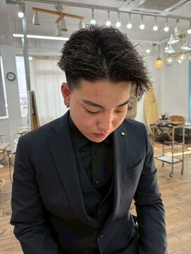 ユイマァルスロウ(YUIMARL SLOW) メンズハイライト波巻きツイストスパイラルパーマ刈り上げ