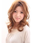 女らしさ×ちょい個性のゆる巻きロング〈旭川〉