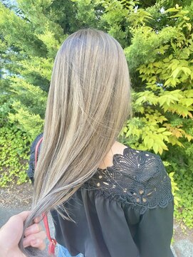 エトランジェ(Etrange) ローライトカラー/グレージュ