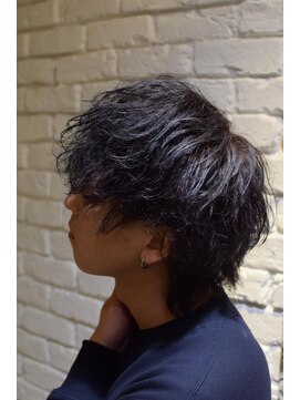 クオンヒール(QUON HEAL) 黒髪緩めシャドウパーマウルフ