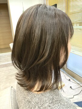 キッテ(kitte) 外ハネソフトウルフ モノトーンカラー