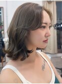 ミントベージュ　小顔センターパート前髪　こなれミディボブ
