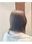 切りっぱなし外ハネスタイル