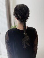 アヴェイル ヒロオ(a'vail Hiroo) 大人綺麗めローポニーヘアアレンジ