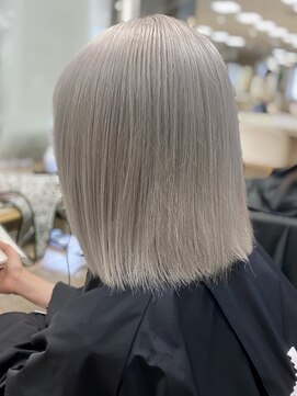 シャルムバイケンジ(Charm.by KENJE) レイヤーカットホワイトカラーケアブリーチ透明感ハイトーン銀座