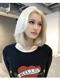ホワイトブロンドレイヤーボブ
