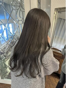 CHERE【シェール】の写真/ブリーチなしで、光を透かす透明感。ダメージレスにこだわり抜いた「肌なじみカラー」で見惚れるツヤ髪へ。