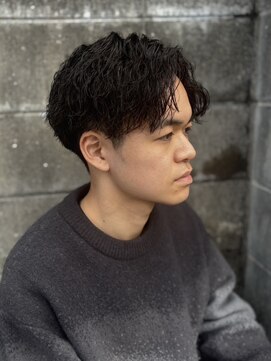 クロム(CHROM) 【王道強めパーマはこれ!】センターパート×ツイストスパイラル