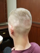 ブロートーキョーバーバーショップ 神田2nd(Bro Tokyo BARBERSHOP)&nbsp;フラットトップ風ベリーショートハイスキンフェードカット