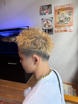 フォーコーナーズ(Four Corners) テーパーフェードスパイキーショート