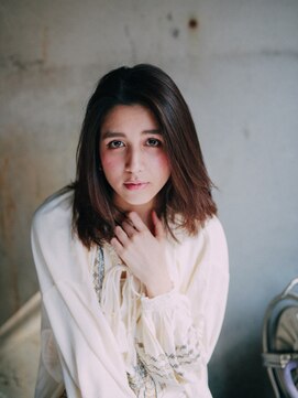 アジト ヘアーアンドリラクゼーション(AJITO HAIR&RELAXATION) 伸ばしかけセンターパートミディ