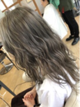 ベルポートヘア(Bellport hair) シフォンベージュ＆ルーズ巻き