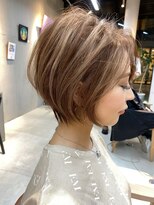 ミィ 浦和(mee)&nbsp;【mee.】白髪ぼかし　ハイライト  長め前下がりショート