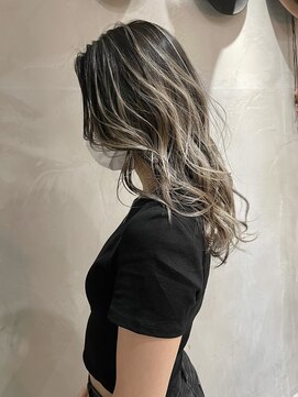 メリー(merry craftsman's factory) 外国人風バレイヤージュ、ハイライトカラーアッシュグレージュ