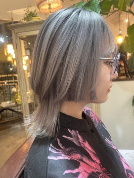 アロウズ(Arrows) グレーベースのホワイトベージュ/