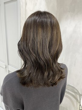 ジーナ 流山おおたかの森(Zina) ハイライト×オリーブグレージュ【Zina 大越香苗】